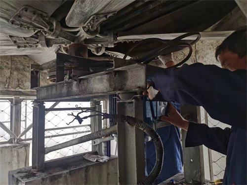 <a href=http://www.kunmengsh.com/peijian/fan/ target=_blank class=infotextkey>冷卻塔風(fēng)機(jī)</a>噪聲控制方法